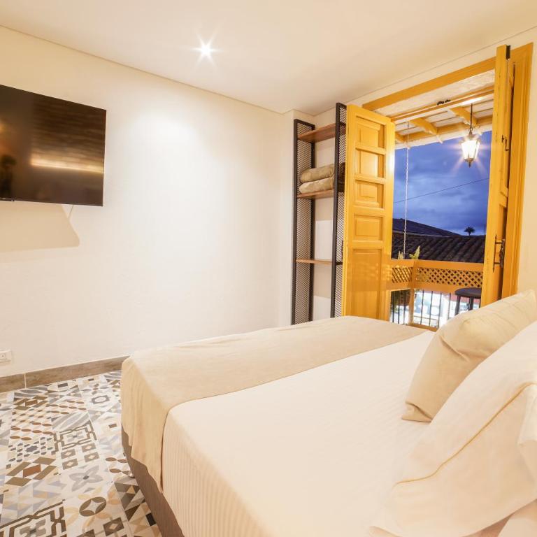 Casa Serafin Hotel - Quadruple Room with Balcony - 2