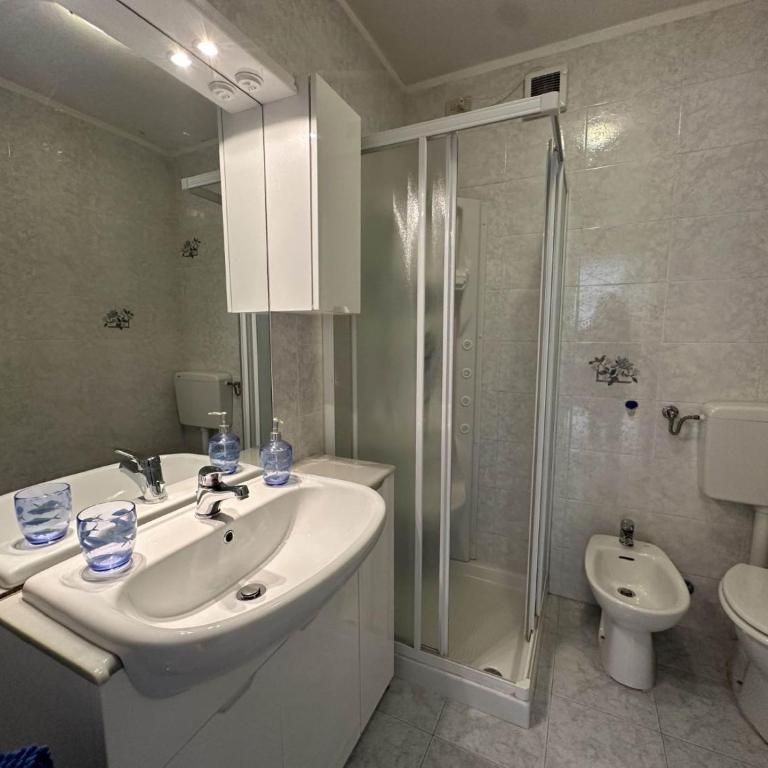 Flat with side sea view just steps from the beach - Appartamento - 4
