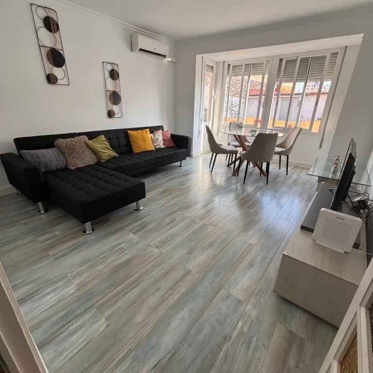 Angel 39 - Three-Bedroom Apartment - 1