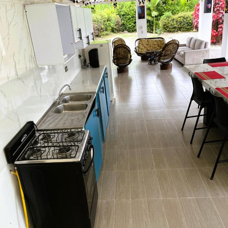 Divina Finca Nueva llegando a Villeta para 6 a 8 - Villa de 3 dormitorios - 56