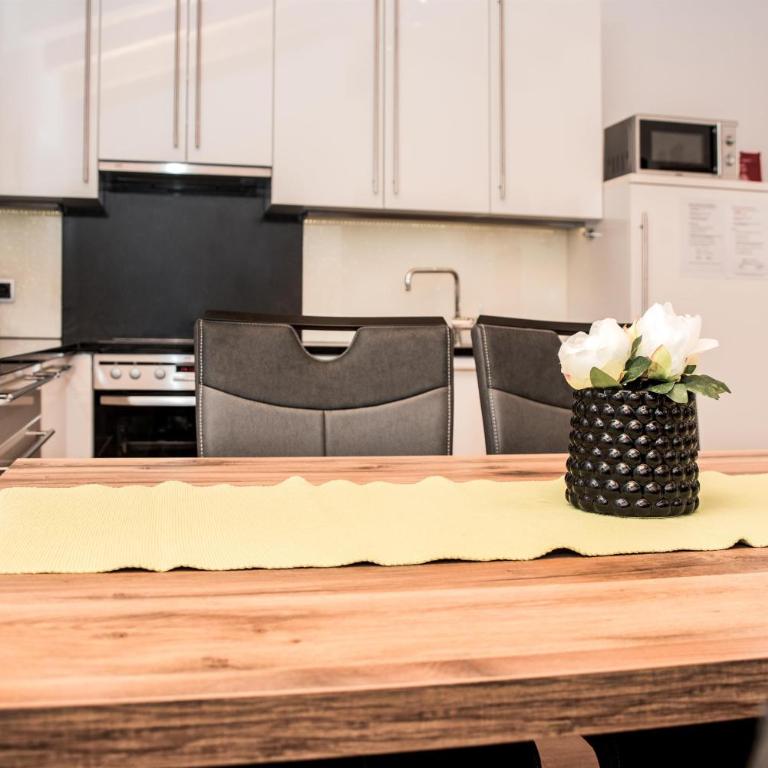 Apart Emilia - Two-Bedroom Apartment with Shower - 5