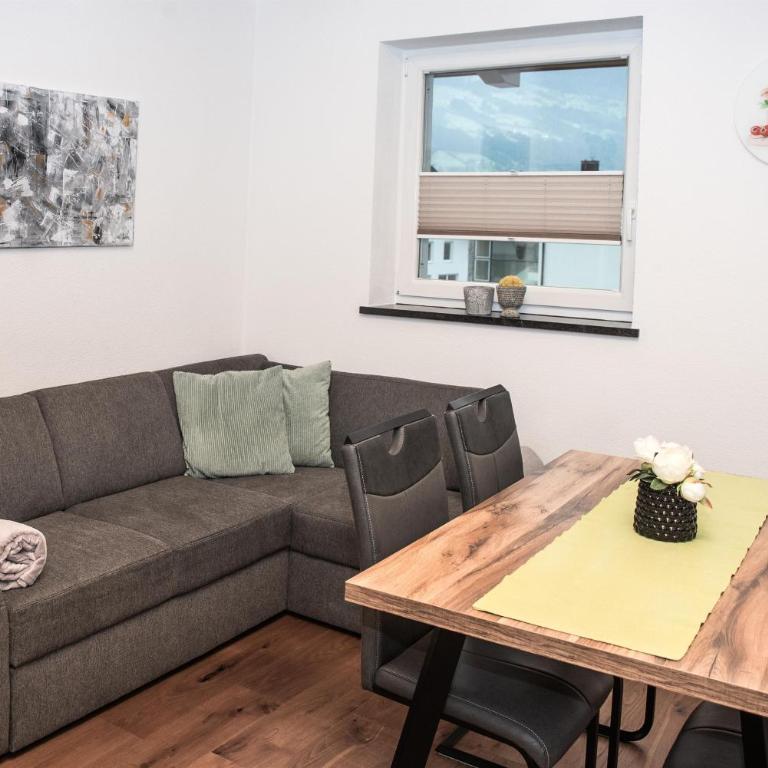 Apart Emilia - Two-Bedroom Apartment with Shower - 9