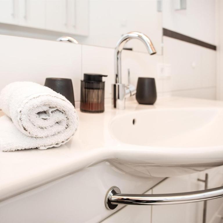 Apart Emilia - Two-Bedroom Apartment with Shower - 11