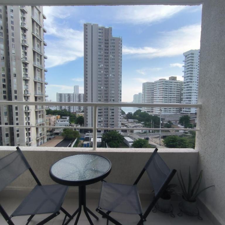 Apartamento cómodo de 3 habitaciones con piscina cerca al mar en Cartagena - Three-Bedroom Apartment with Water View - 27