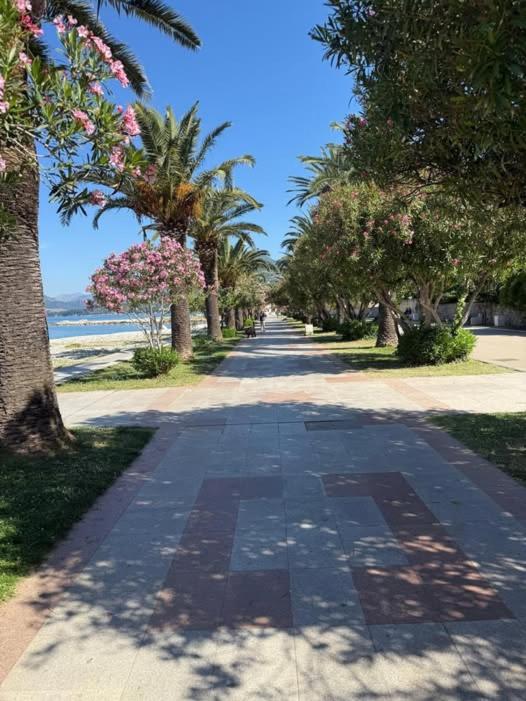 Room 4 U - Vacation Home - 8