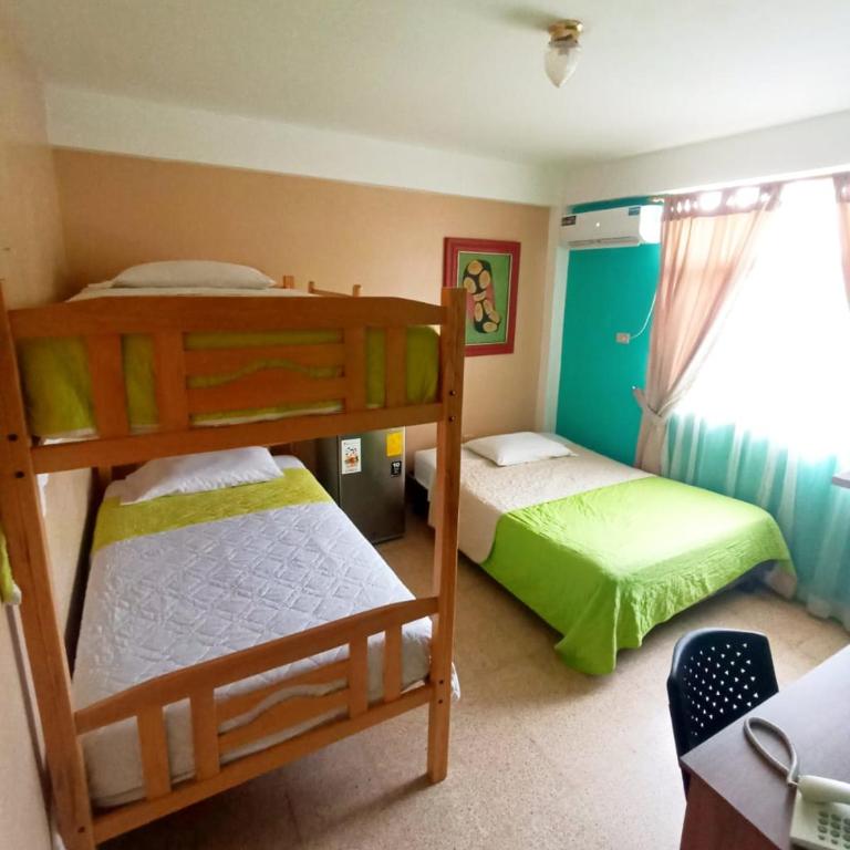 North Star Hostal Guayaquil - Habitación Triple - 4