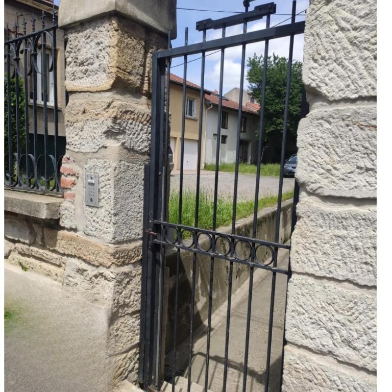 Le Nid- Balcon jolie vue - St Etienne-sud - Appartamento con 1 Camera da Letto con Vista - 26