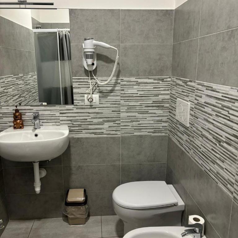 Duca's Guest House - Camera Matrimoniale con Bagno Privato Esterno - 6