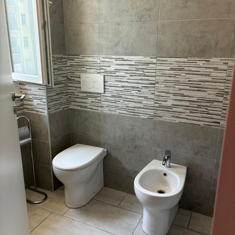Duca's Guest House - Camera Tripla con Bagno Privato - 4
