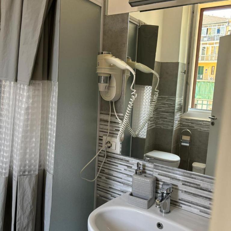 Duca's Guest House - Camera Tripla con Bagno Privato - 7