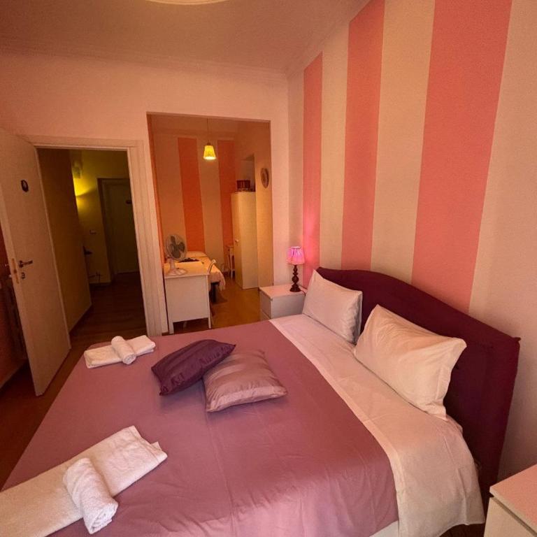 Duca's Guest House - Camera Tripla con Bagno Privato - 8