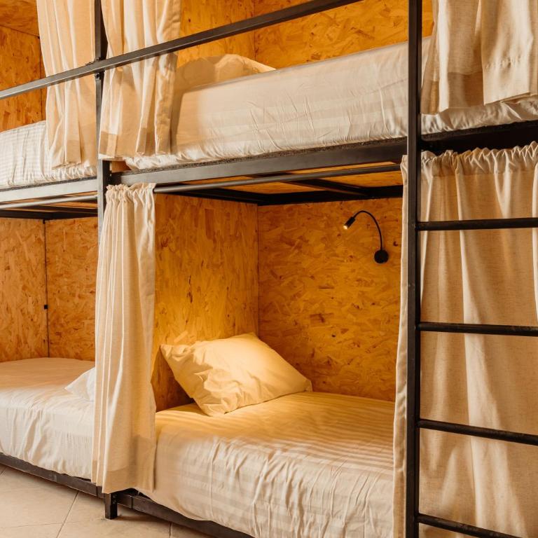 Kualena Hostal - Cama en habitación compartida mixta de 6 camas - 1