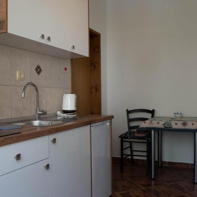 B & M Apartments - One-Bedroom Apartment with Small Terrace and Sea View - 3