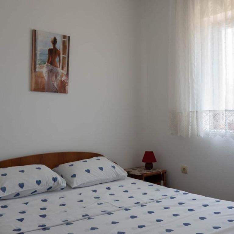 B & M Apartments - One-Bedroom Apartment with Small Terrace and Sea View - 2