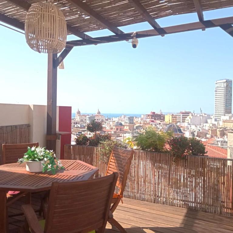 The Alicante Old Town artist workshop, Impressive rooftop, terrace with amazing city views and sea views, BBQ, Air conditioner, Wifi - Two-Bedroom Apartment - 3