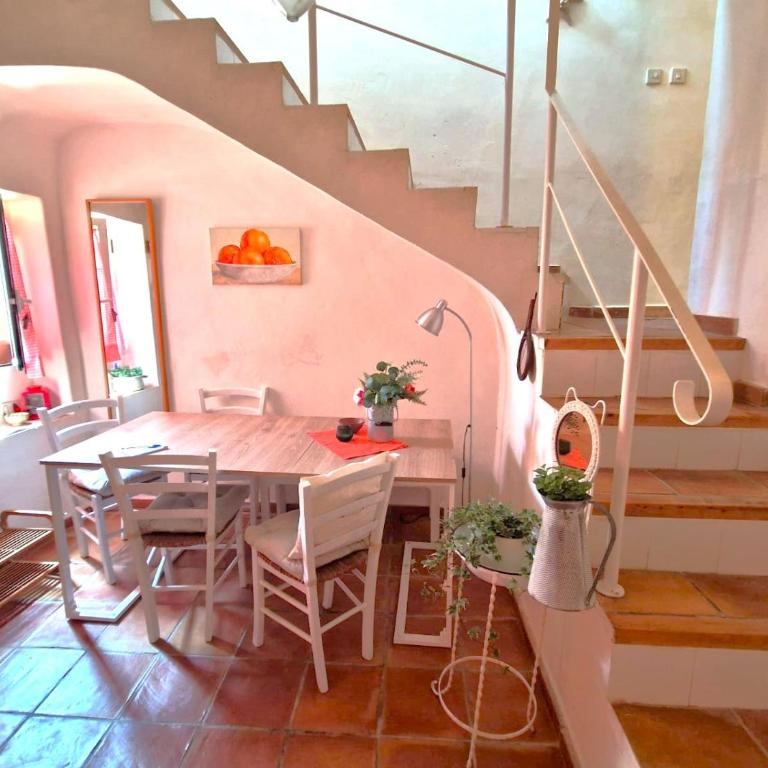 The Alicante Old Town artist workshop, Impressive rooftop, terrace with amazing city views and sea views, BBQ, Air conditioner, Wifi - Two-Bedroom Apartment - 44