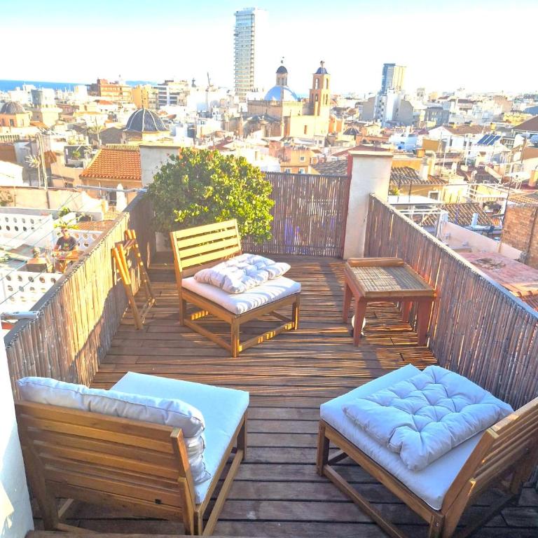 The Alicante Old Town artist workshop, Impressive rooftop, terrace with amazing city views and sea views, BBQ, Air conditioner, Wifi - Two-Bedroom Apartment - 1