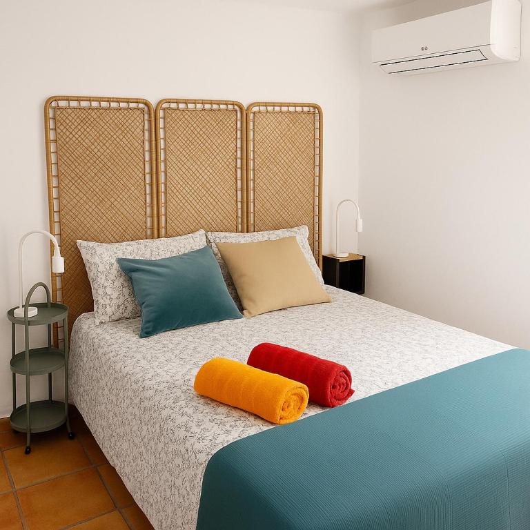 The Alicante Old Town artist workshop, Impressive rooftop, terrace with amazing city views and sea views, BBQ, Air conditioner, Wifi - Two-Bedroom Apartment - 14