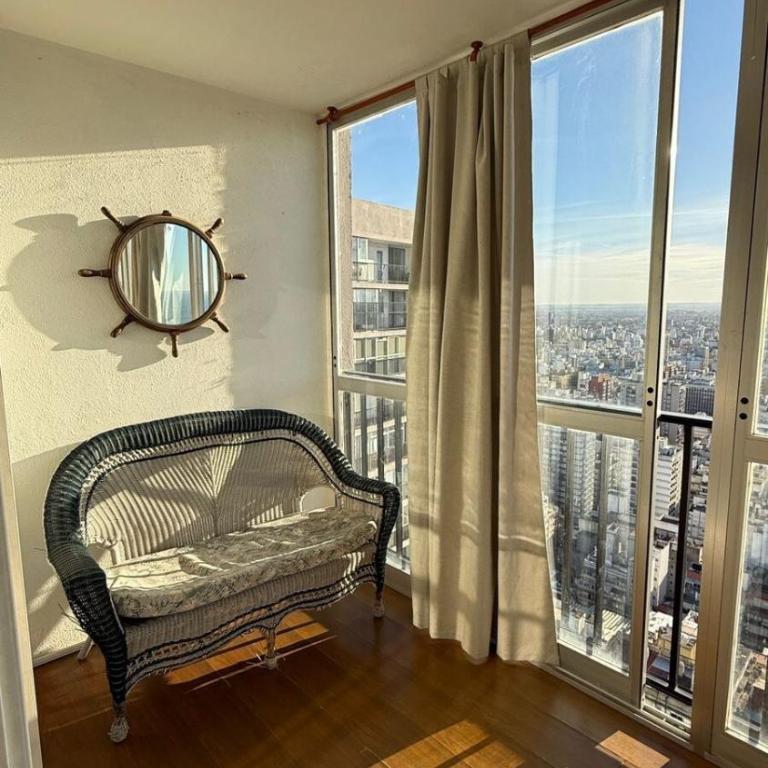 Gran departamento con Vista Panorámica sobre Avenida Colon - Three-Bedroom Apartment - 1