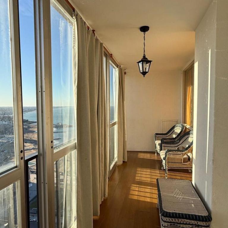 Gran departamento con Vista Panorámica sobre Avenida Colon - Three-Bedroom Apartment - 25