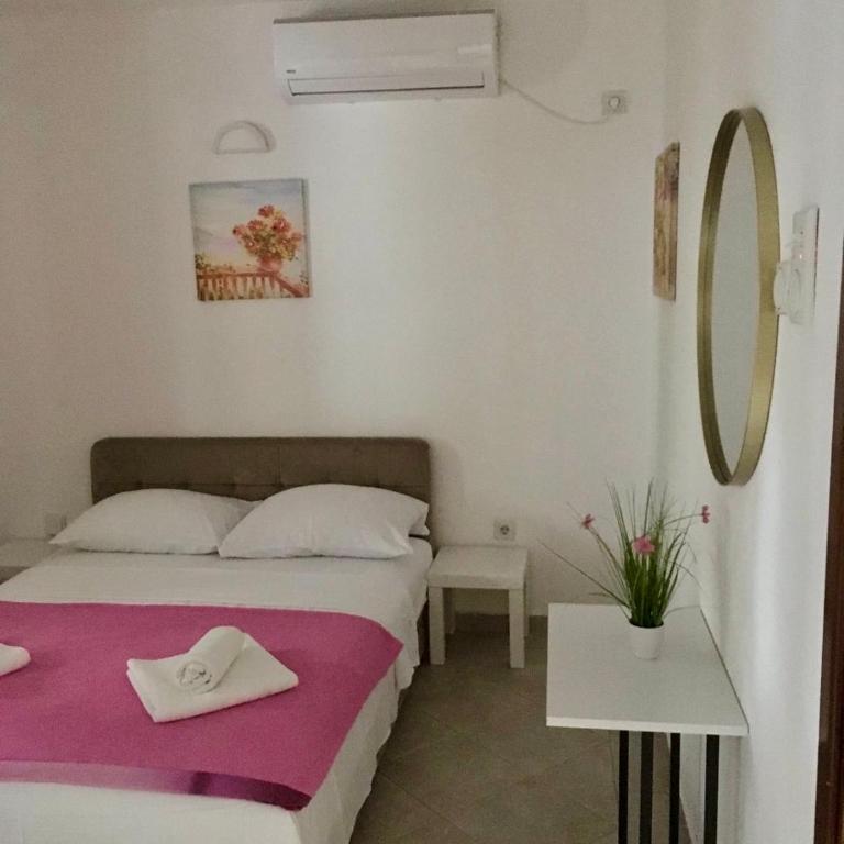 R&A Apartmani Bečići - Dvokrevetna Soba sa Bračnim Krevetom - 4