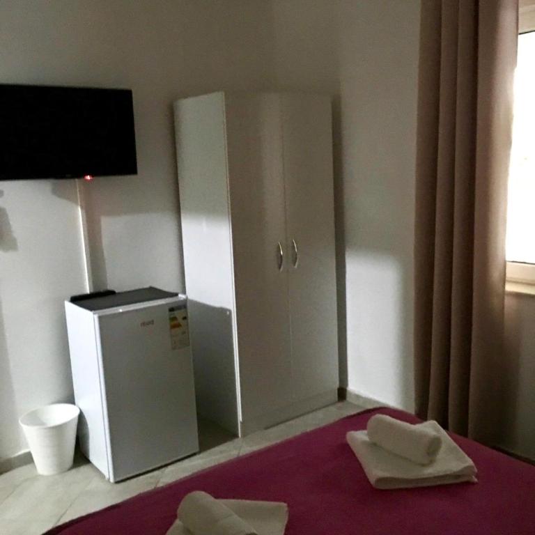 R&A Apartmani Bečići - Dvokrevetna Soba sa Bračnim Krevetom - 2