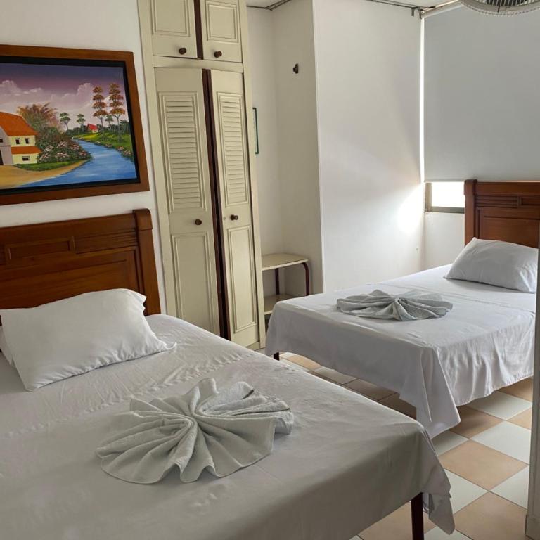 Hotel Los Corales Tulua - Habitación Doble con baño privado - 2 camas - 1
