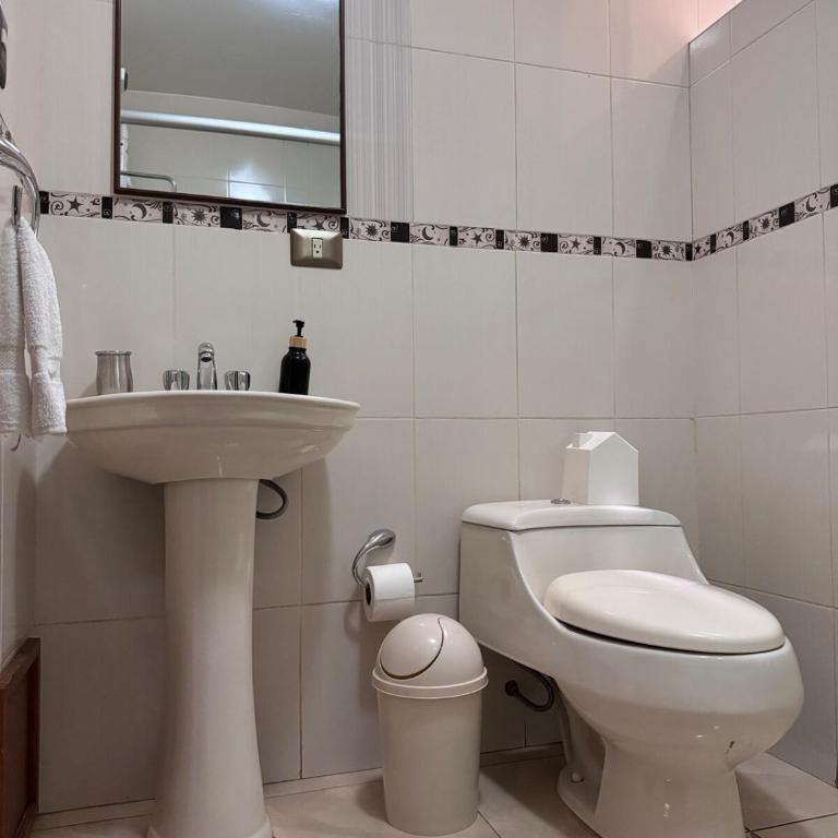 Departamento Centro Huaraz - Queen Room with Shared Bathroom - 4