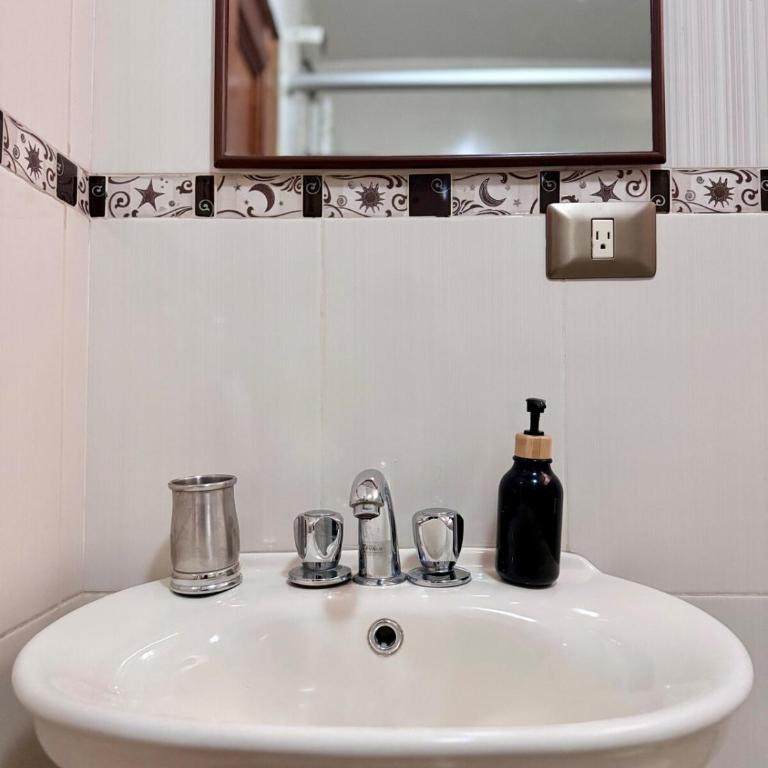 Departamento Centro Huaraz - Queen Room with Shared Bathroom - 11