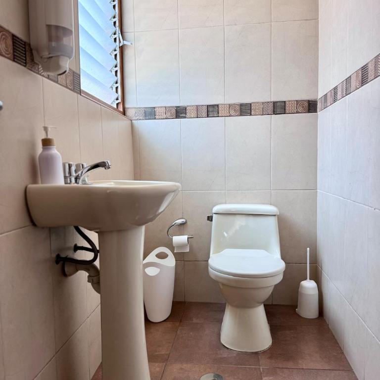 Departamento Centro Huaraz - Queen Room with Shared Bathroom - 9