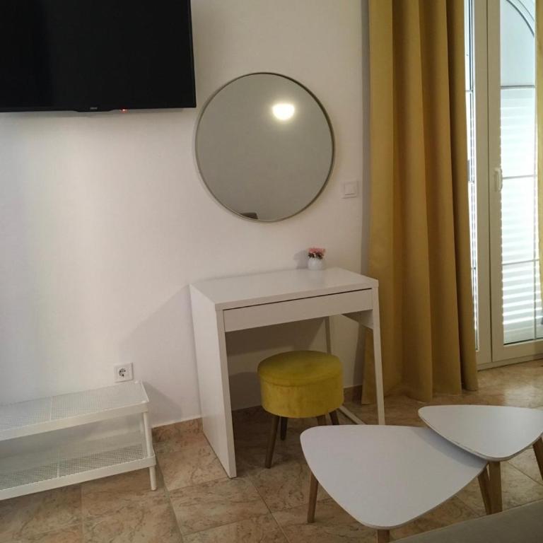 R&A Apartmani Bečići - Studio sa Pogledom na More - 1