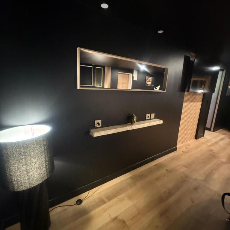 Loveroom La suite des murmures - Appartement 1 Chambre - 10