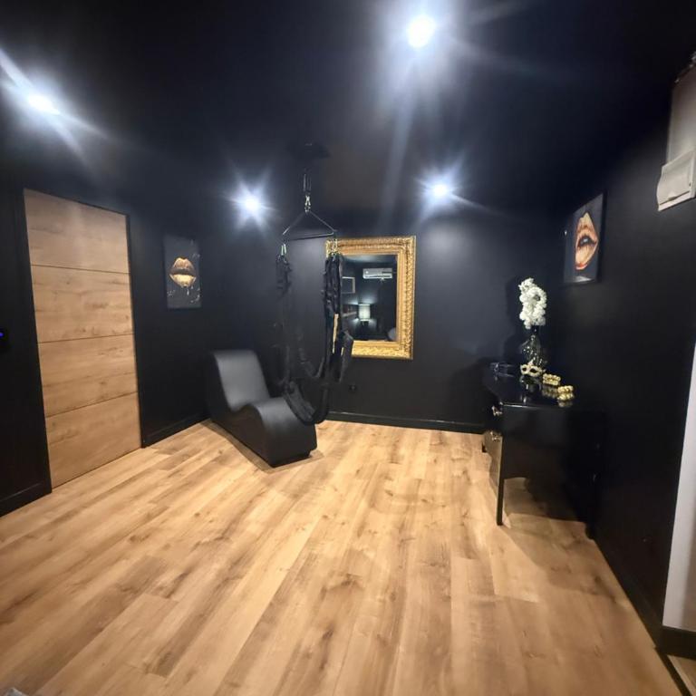 Loveroom La suite des murmures - Appartement 1 Chambre - 8