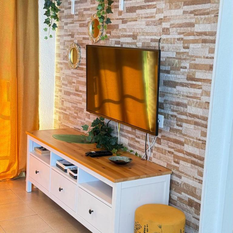 Apartment Laura near Europa Center and Amadores beach, Free WiFi - One-Bedroom Apartment - 2