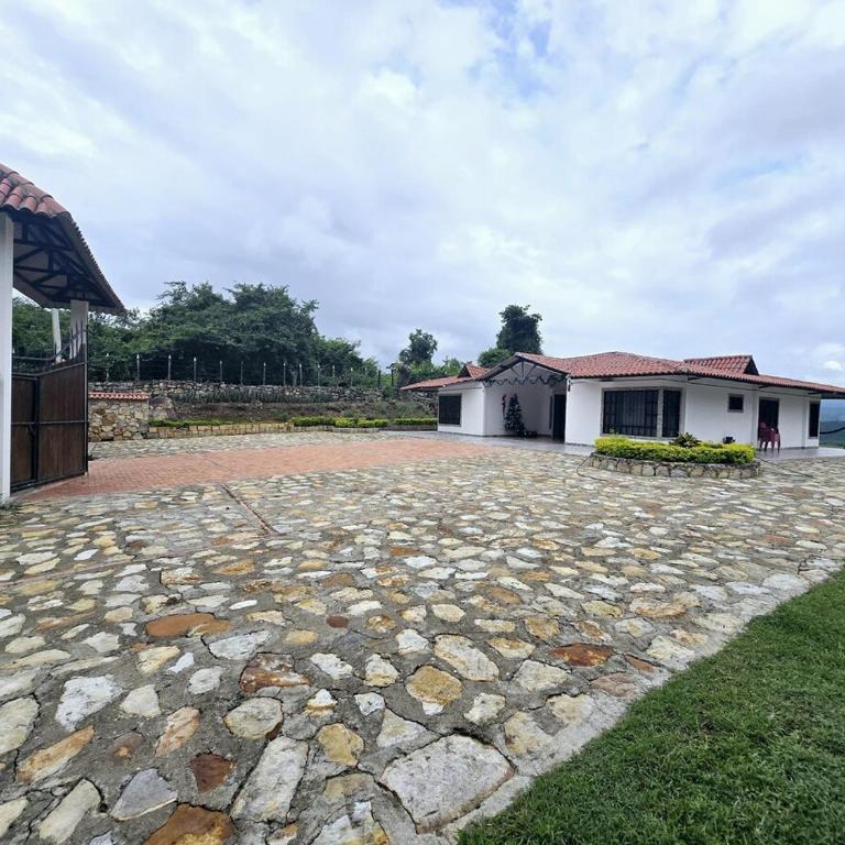 Villa Claudia, La Mesa, Cundinamarca - Villa - 23