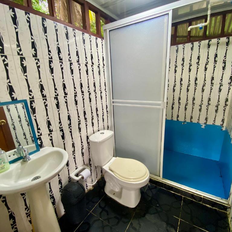 Las Perlas - Playa Huina - Habitación Doble con baño privado externo - 2 camas - 6