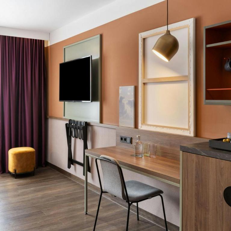 June Six Salzburg, a Tribute Portfolio Hotel - Junior Suite mit Kingsize-Bett - 8