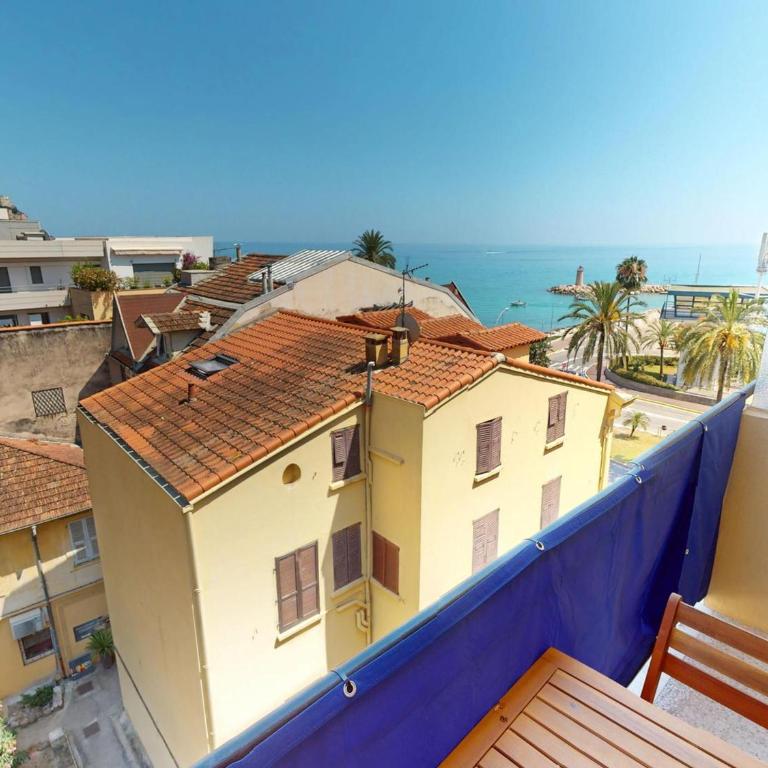 Studio rénové avec climatisation et wifi en dernier étage, vue mer à Menton - FR-1-196-383 - Studio - 1