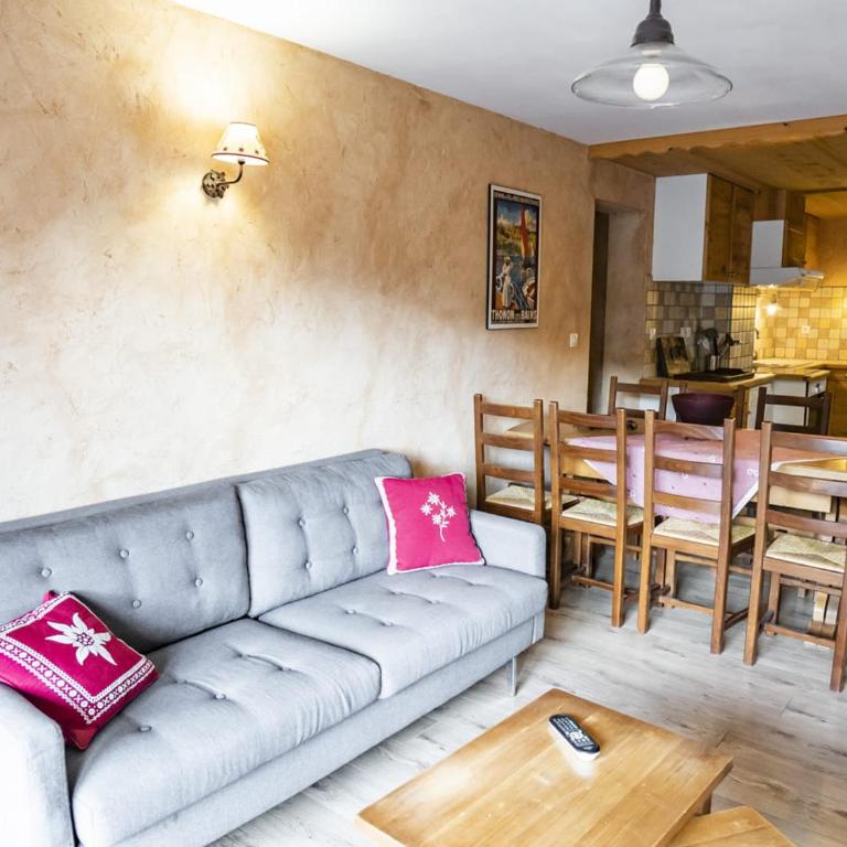 Chalet 5 pièces, 4 chambres, animaux admis, parking - FR-1-676-223 - Apartment - 2