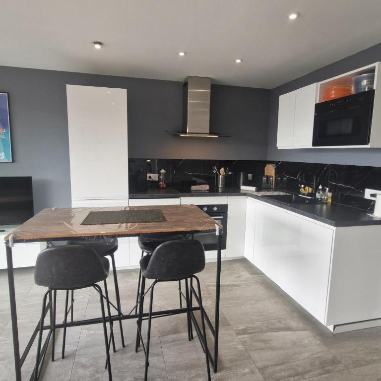 Appartement climatisé 2 pièces avec vue mer, centre-ville Sainte-Maxime, animaux acceptés - FR-1-780-26 - Apartment - 10