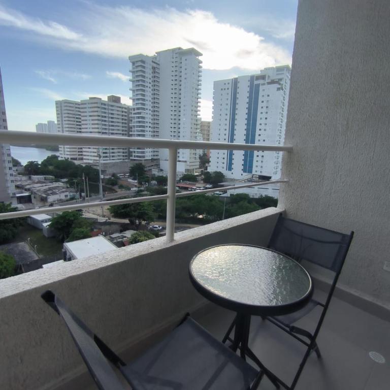 Apartamento cómodo de 3 habitaciones con piscina cerca al mar en Cartagena - Three-Bedroom Apartment with Water View - 9