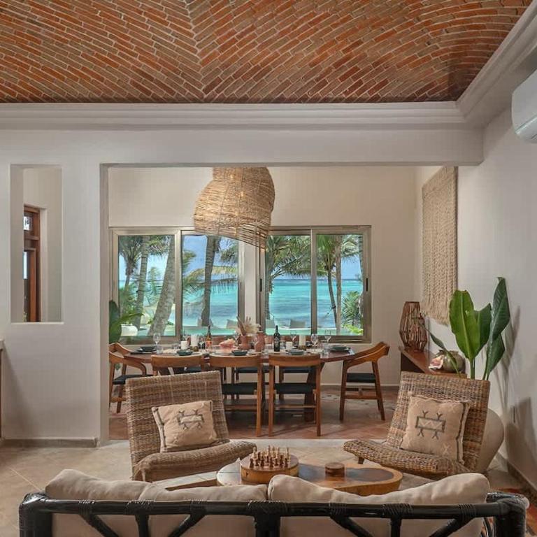 New 3BR Private Beachfront Villa with Pool at Soliman - Villa - 3
