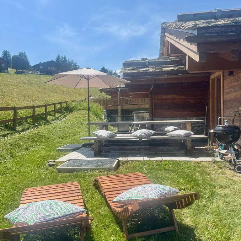 Ski in out Swiss Alps Chalet Charelle by Jolidi - Chalet - 1