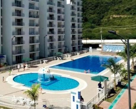Lujoso Apartamento Cómodo y Fresco - Two-Bedroom Apartment with Mountain View - 14