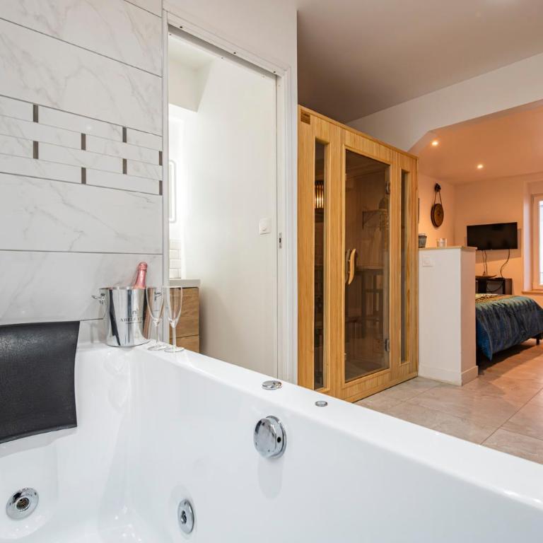 Cocon Privé pour 2 Personnes Jacuzzi, Sauna, Wi-Fi & Climatisation - Apartment mit 1 Schlafzimmer - 13
