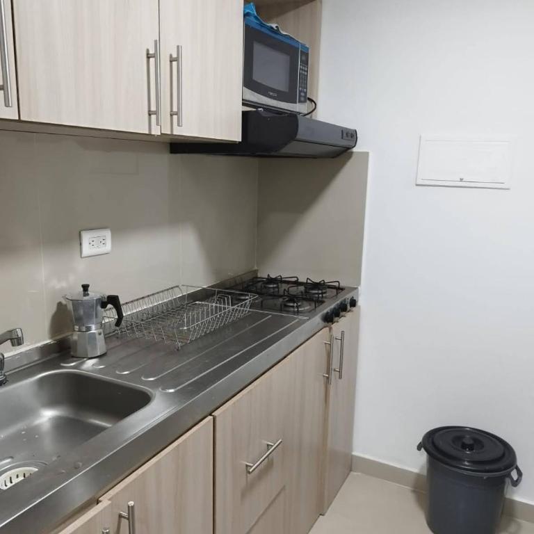 Apartamento turístico cerca al mar en Cartagena - Three-Bedroom Apartment - 4