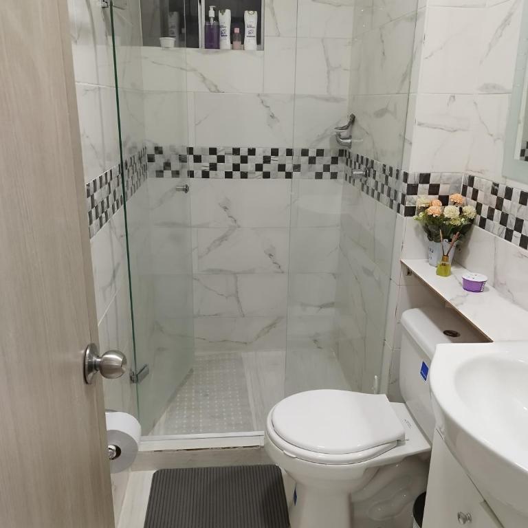 Apartamento turístico cerca al mar en Cartagena - Three-Bedroom Apartment - 10
