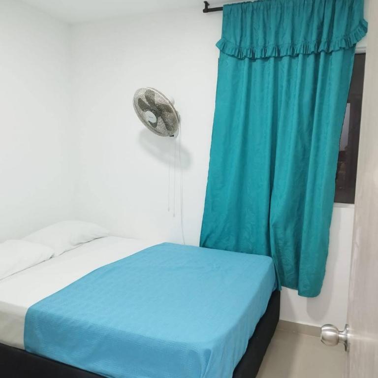 Apartamento turístico cerca al mar en Cartagena - Three-Bedroom Apartment - 14