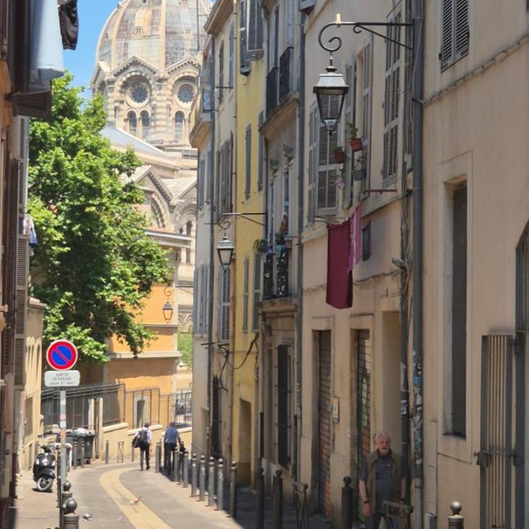 Plein coeur du Panier avec terrasse 2 à 4 personnes arrivée avant 19h - Appartement 1 Chambre - 29