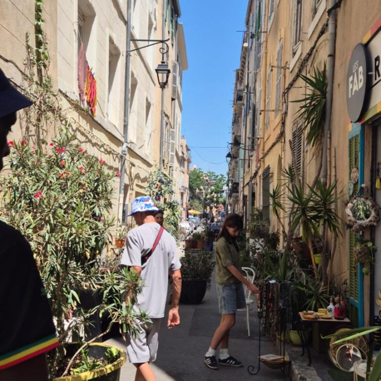 Plein coeur du Panier avec terrasse 2 à 4 personnes arrivée avant 19h - Appartement 1 Chambre - 34